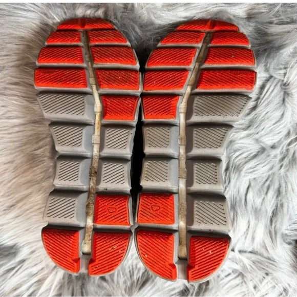 On Running Women’s Athletic Shoes in Gray and Red - Picture 3 of 6